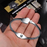 Well-known for Its Fine Quality Female Sweetheart Titanium Bangle 